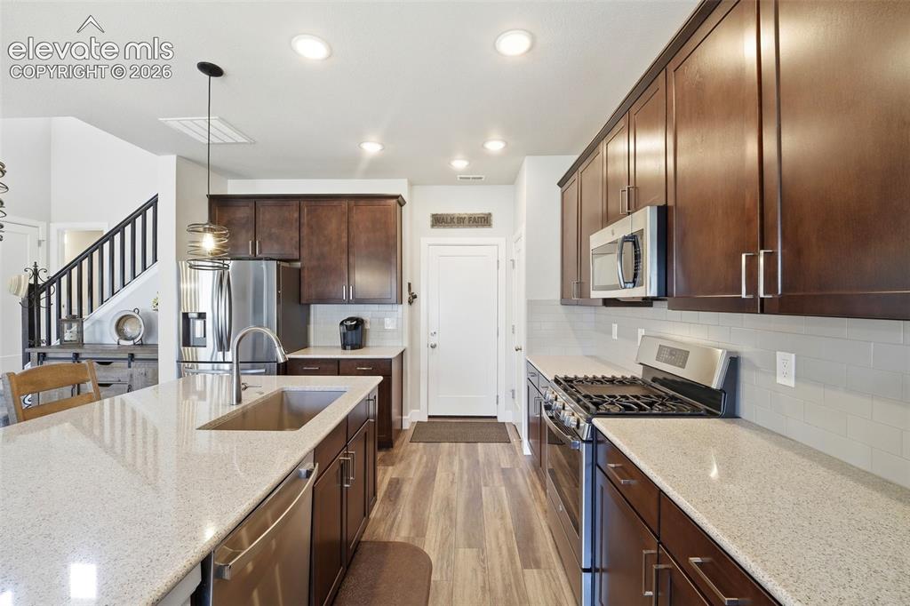 Image 9 of 33: Kitchen