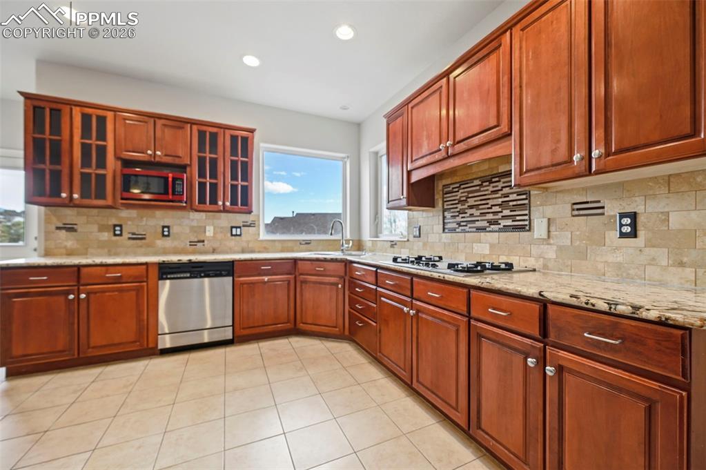 Image 13 of 49: Kitchen