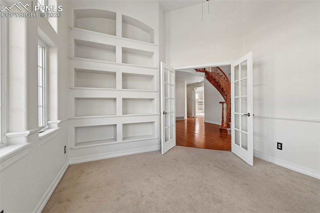 Image 14 of 49: Office