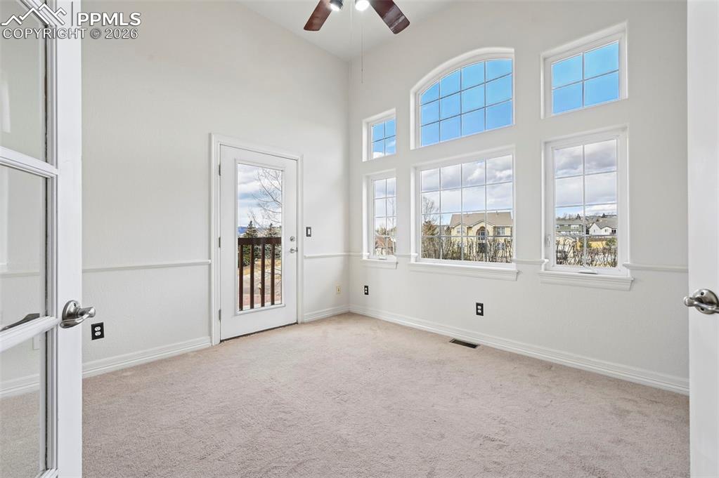 Image 16 of 49: Office