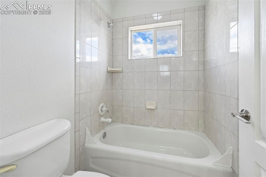 Image 34 of 49: Bathroom