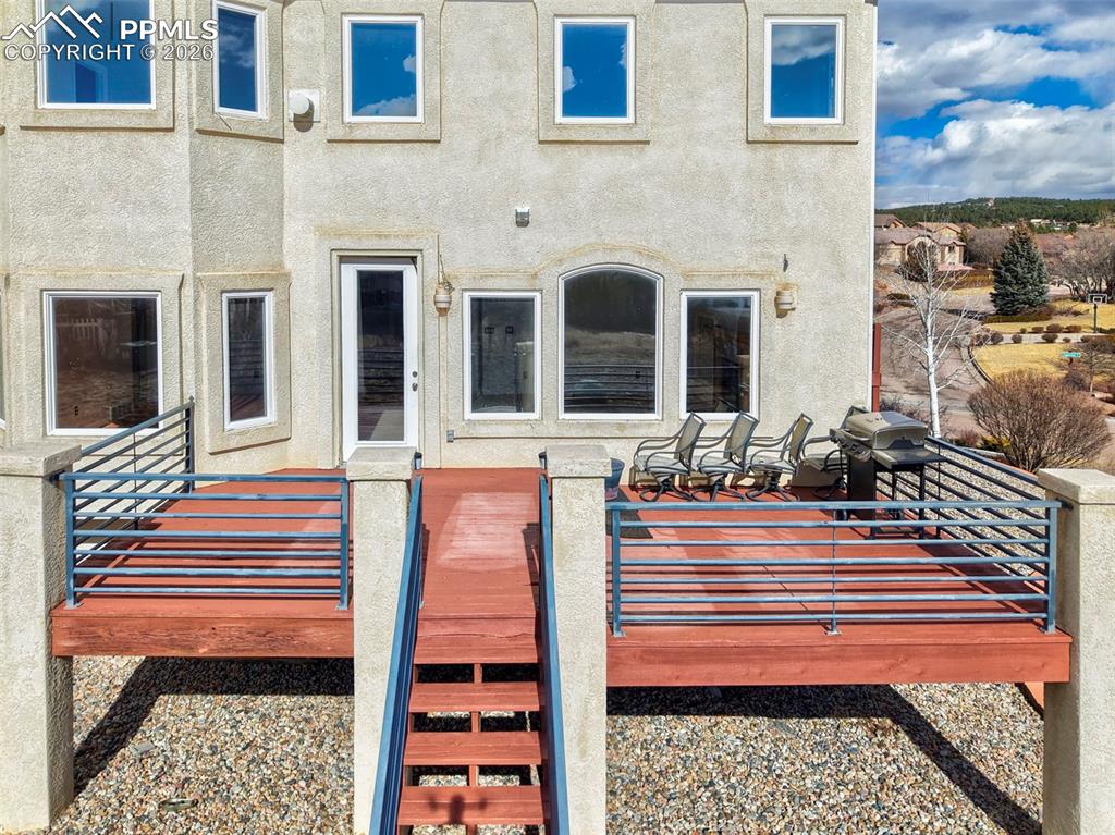 Image 48 of 49: Deck