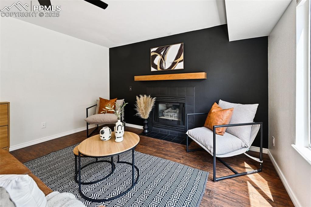 Image 11 of 27: Sitting Room