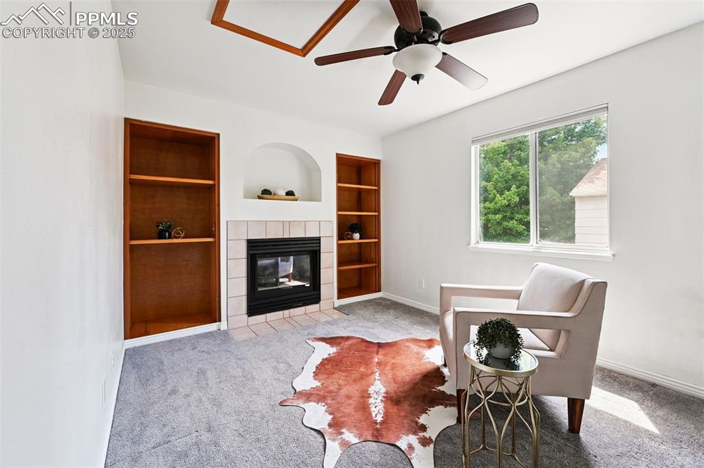 Image 20 of 27: Sitting Room