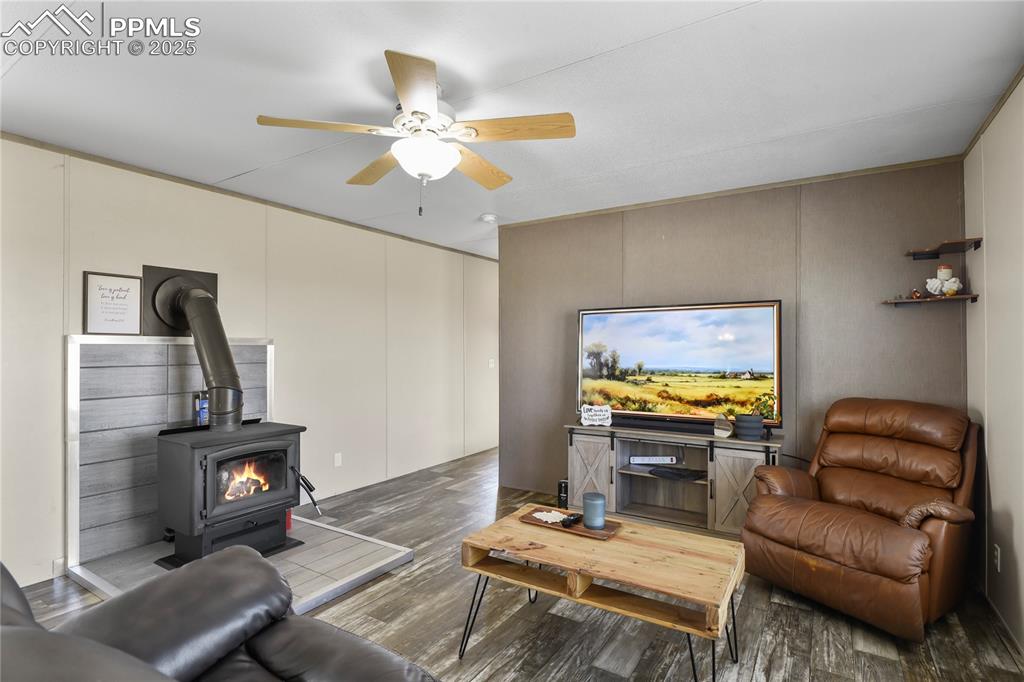Image 10 of 41: Living Room