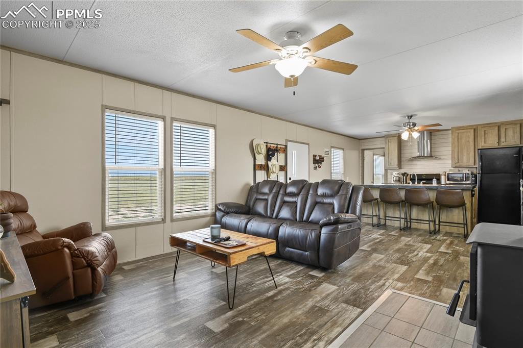 Image 11 of 41: Living Room