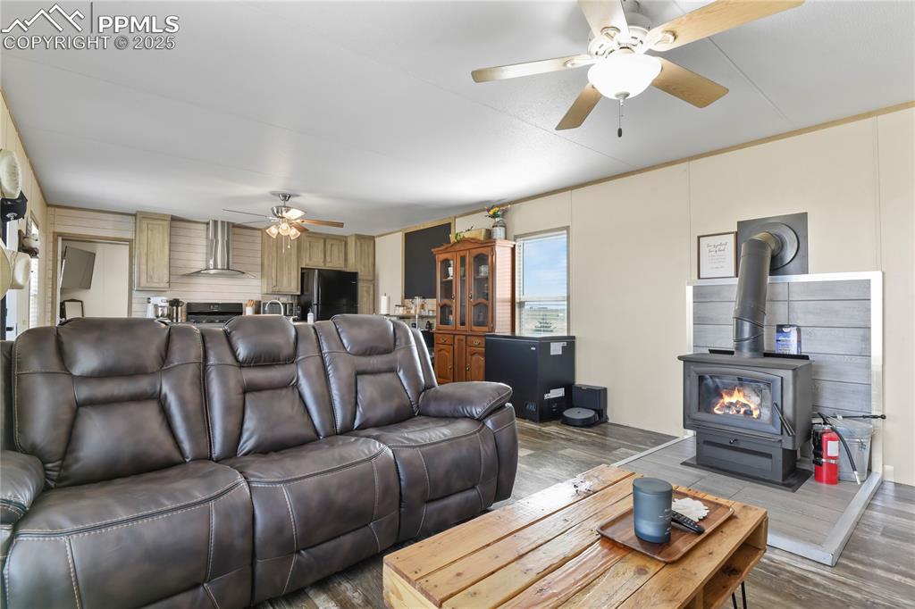 Image 12 of 41: Living Room