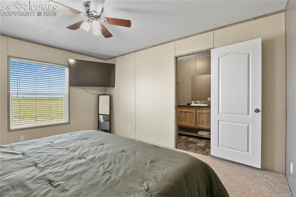 Image 14 of 41: Bedroom