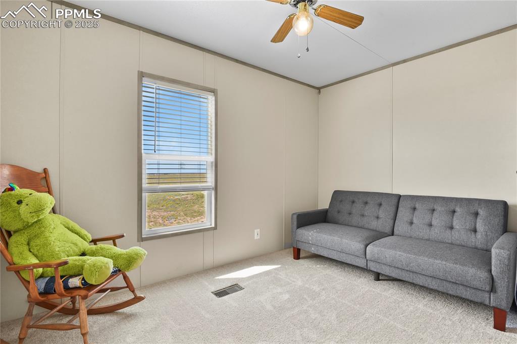 Image 17 of 41: Living Room