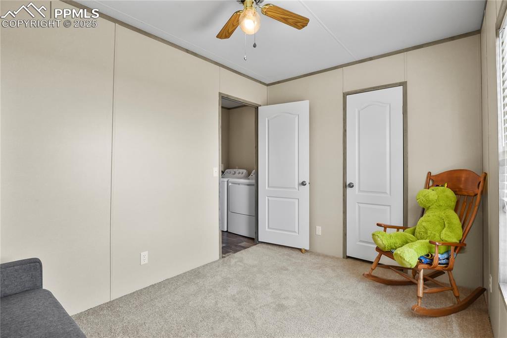 Image 18 of 41: Sitting Room