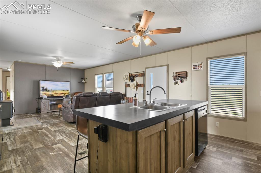 Image 8 of 41: Kitchen