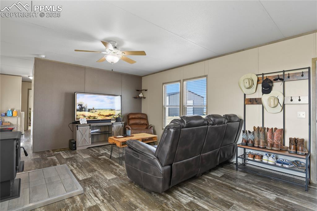 Image 9 of 41: Living Room
