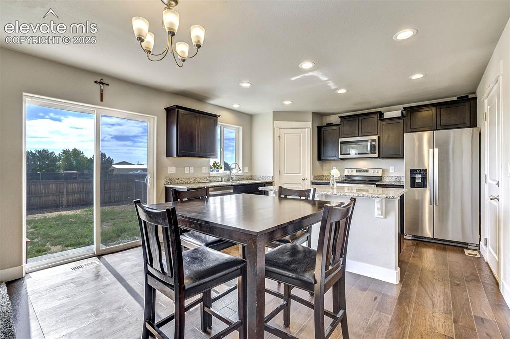 Image 13 of 35: Dining Area