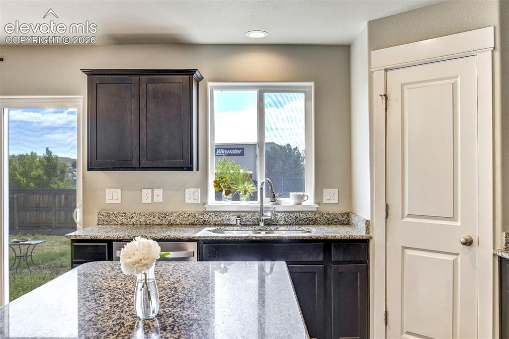 Image 19 of 35: Kitchen