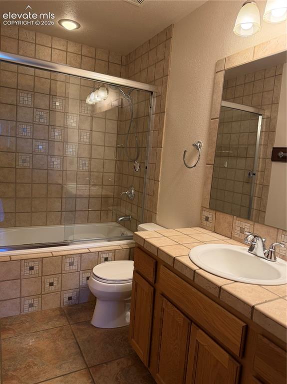 Image 12 of 21: Hall Bath