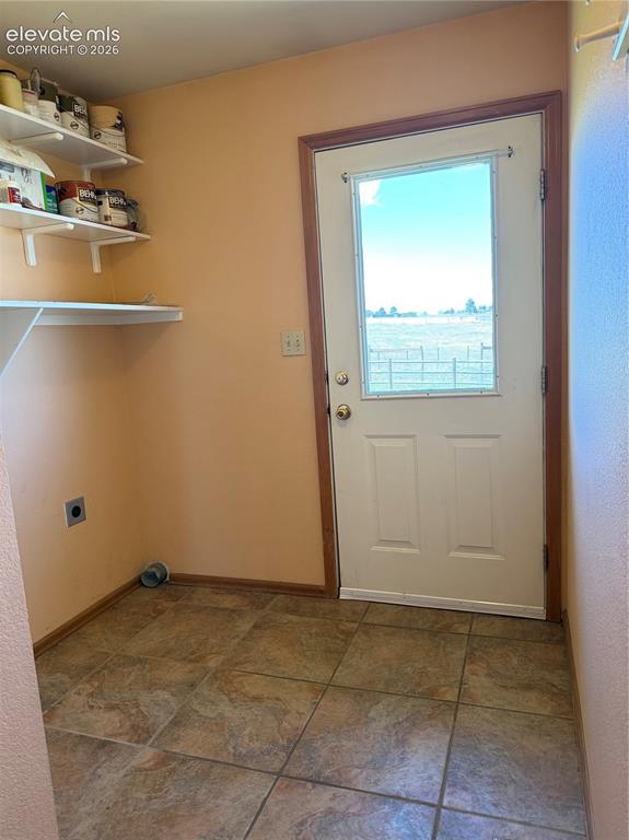 Image 18 of 21: Laundry with Door to Backyard
