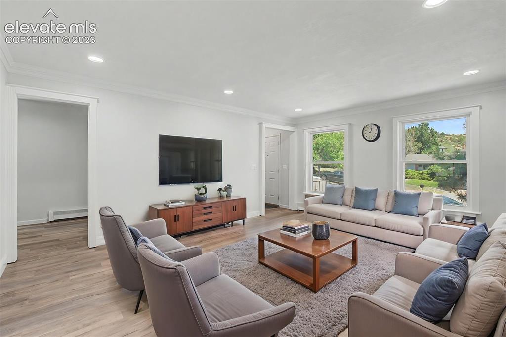 Image 16 of 49: Sitting Room