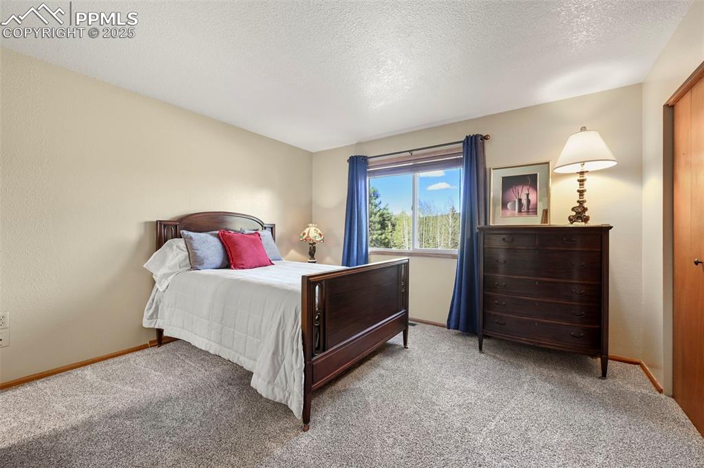 Image 10 of 32: Bedroom