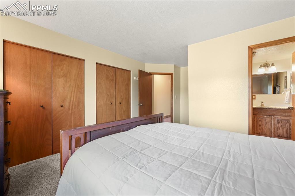 Image 11 of 32: Bedroom