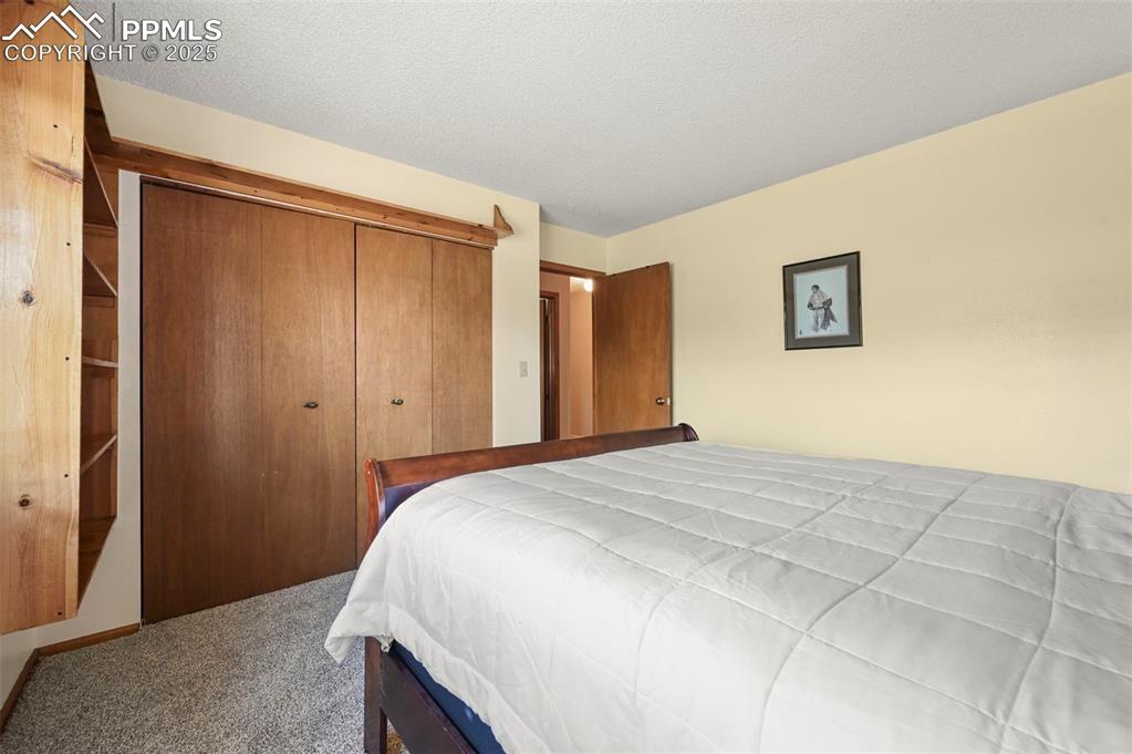 Image 14 of 32: Bedroom