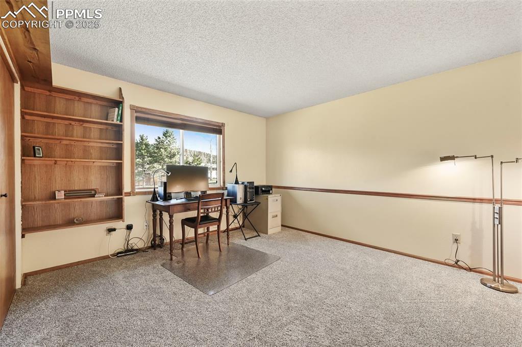 Image 15 of 32: Office