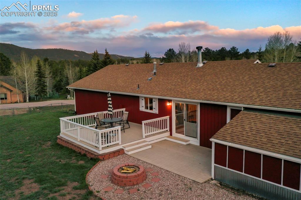 Image 19 of 32: Back of Structure