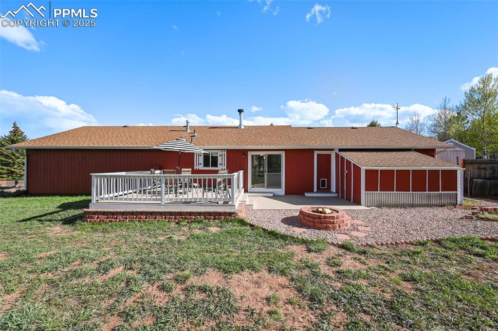 Image 24 of 32: Back of Structure