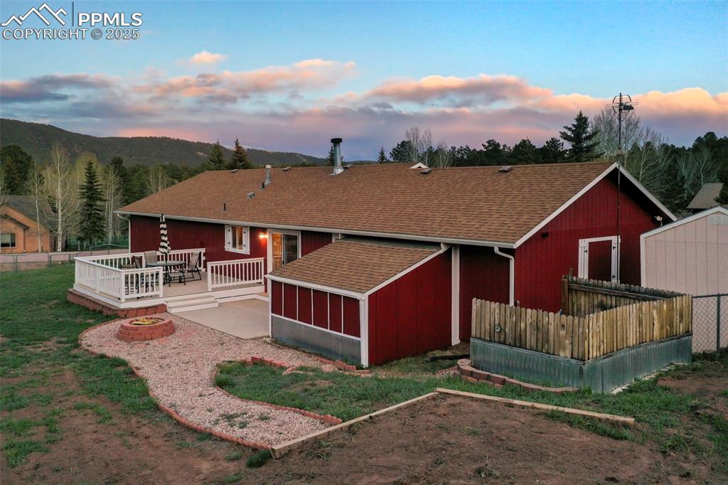 Image 25 of 32: Back of Structure