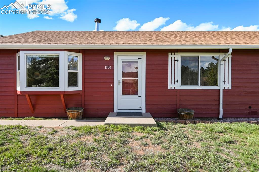 Image 3 of 32: Front of Structure