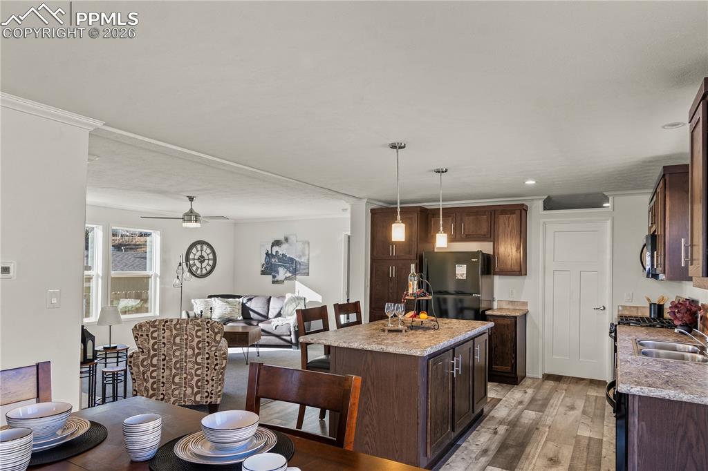 Image 10 of 28: Kitchen