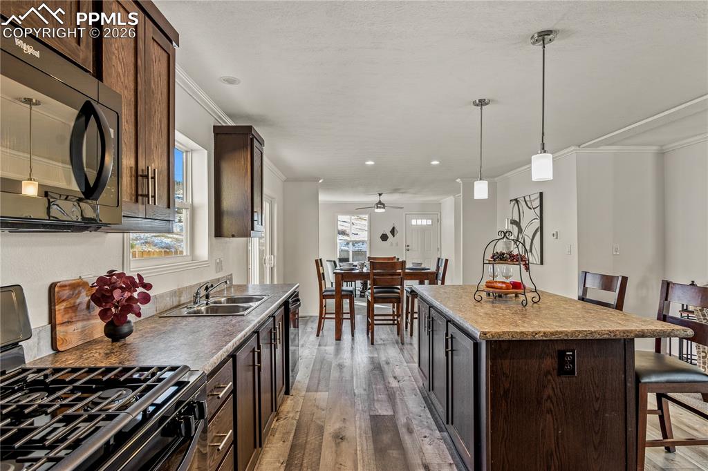 Image 13 of 28: Kitchen