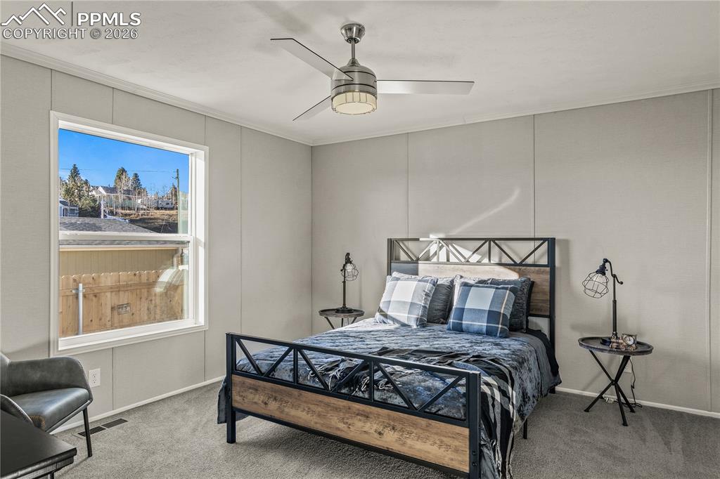 Image 18 of 28: Bedroom