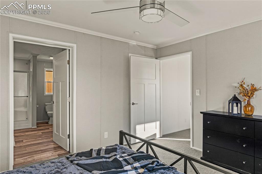 Image 19 of 28: Bedroom