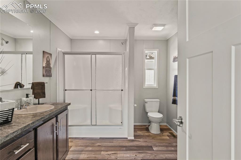 Image 20 of 28: Bathroom