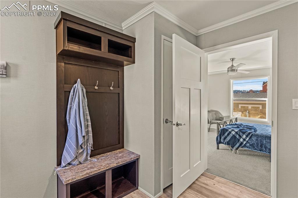 Image 21 of 28: Mud Room