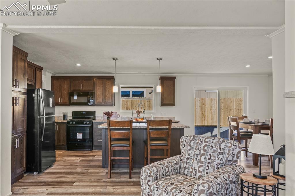 Image 22 of 28: Kitchen