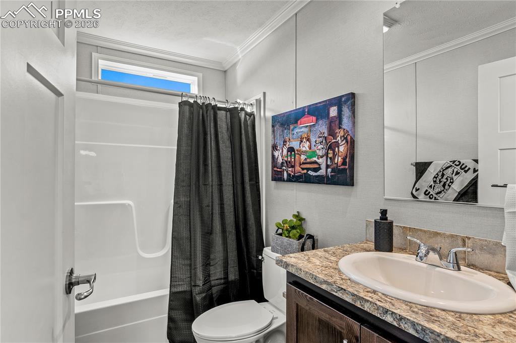 Image 7 of 28: Bathroom