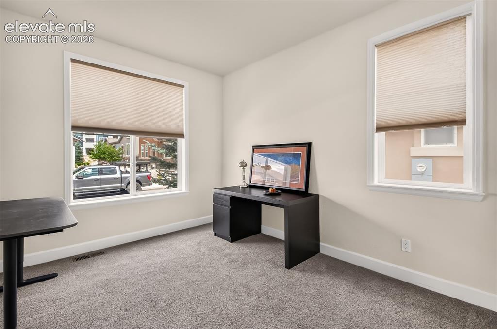 Image 15 of 25: Office