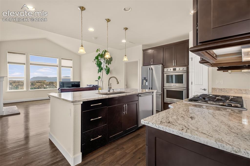 Image 6 of 25: Kitchen
