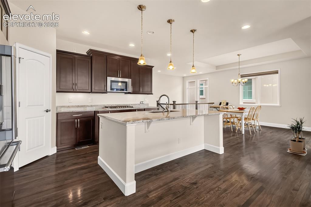 Image 8 of 25: Kitchen