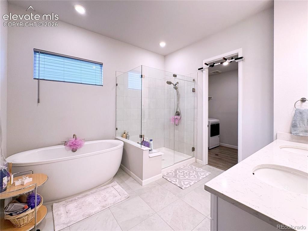 Image 17 of 30: Bathroom