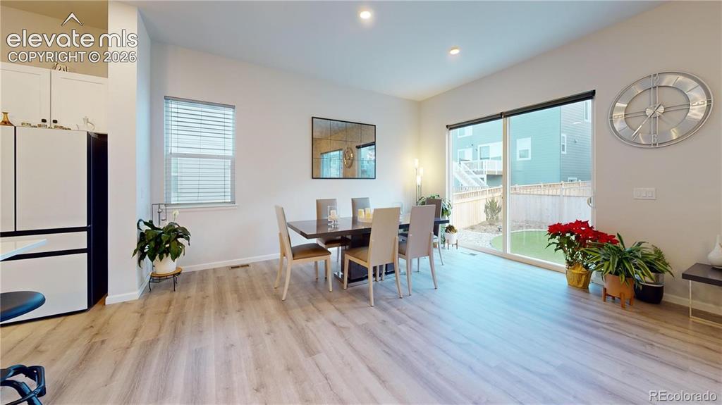 Image 7 of 30: Dining Area