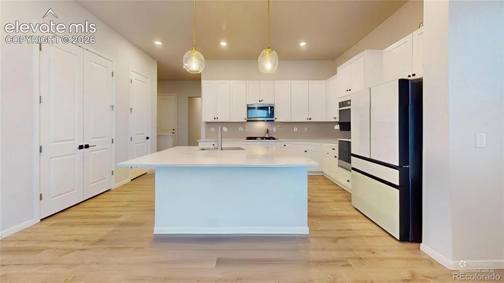 Image 8 of 30: Kitchen