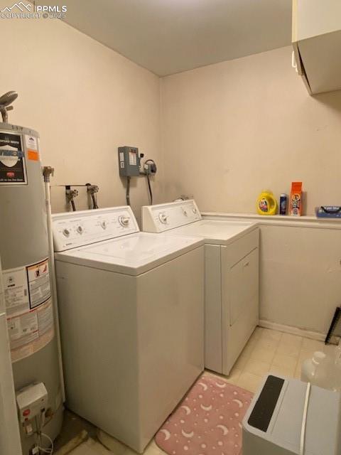 Image 25 of 28: Washer Dryer