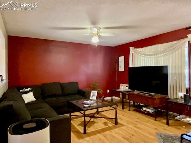 Image 6 of 28: Living Room