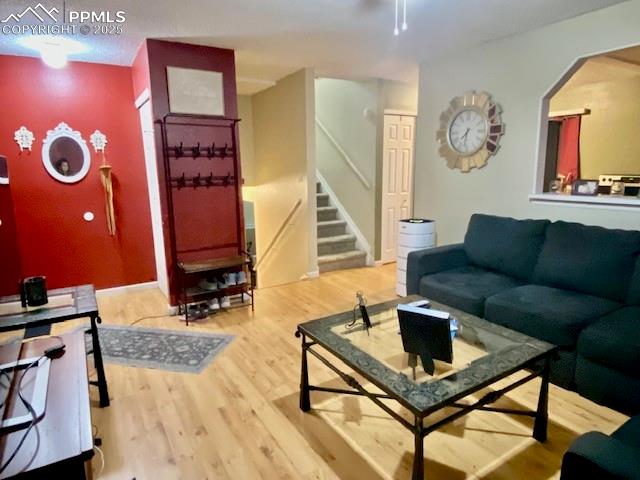 Image 7 of 28: Living Room