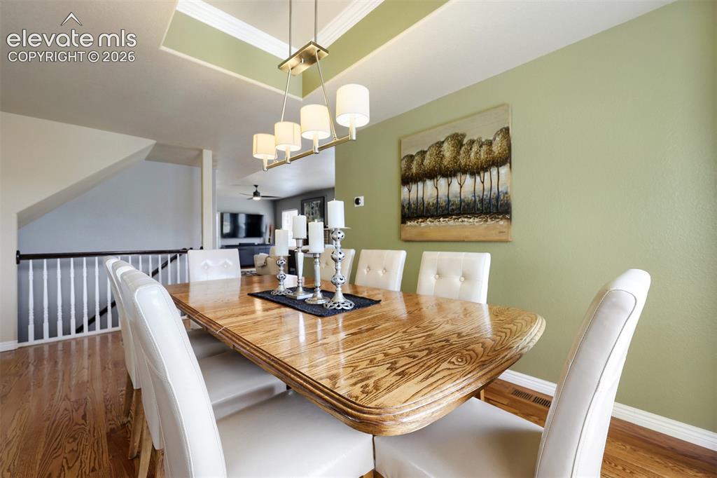 Image 10 of 47: Dining Area