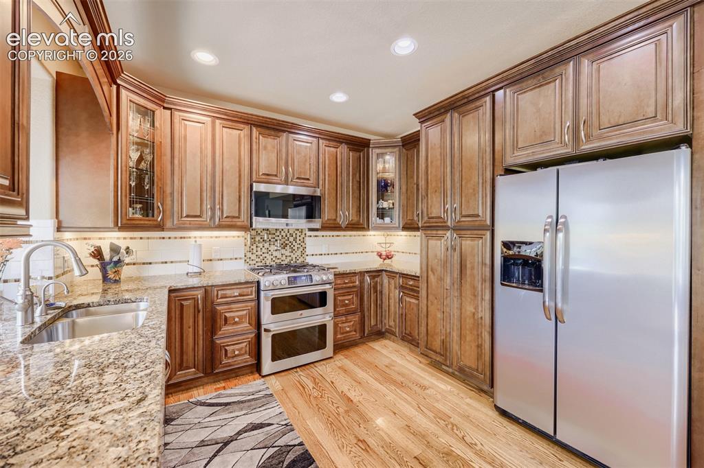 Image 11 of 47: Kitchen