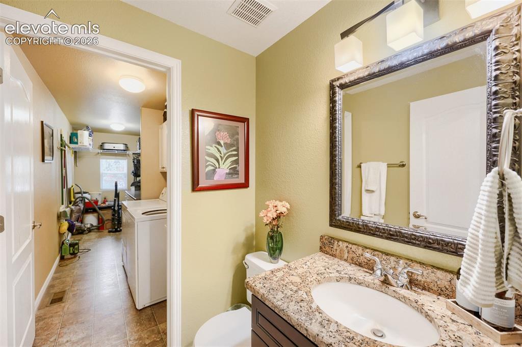 Image 20 of 47: Bathroom