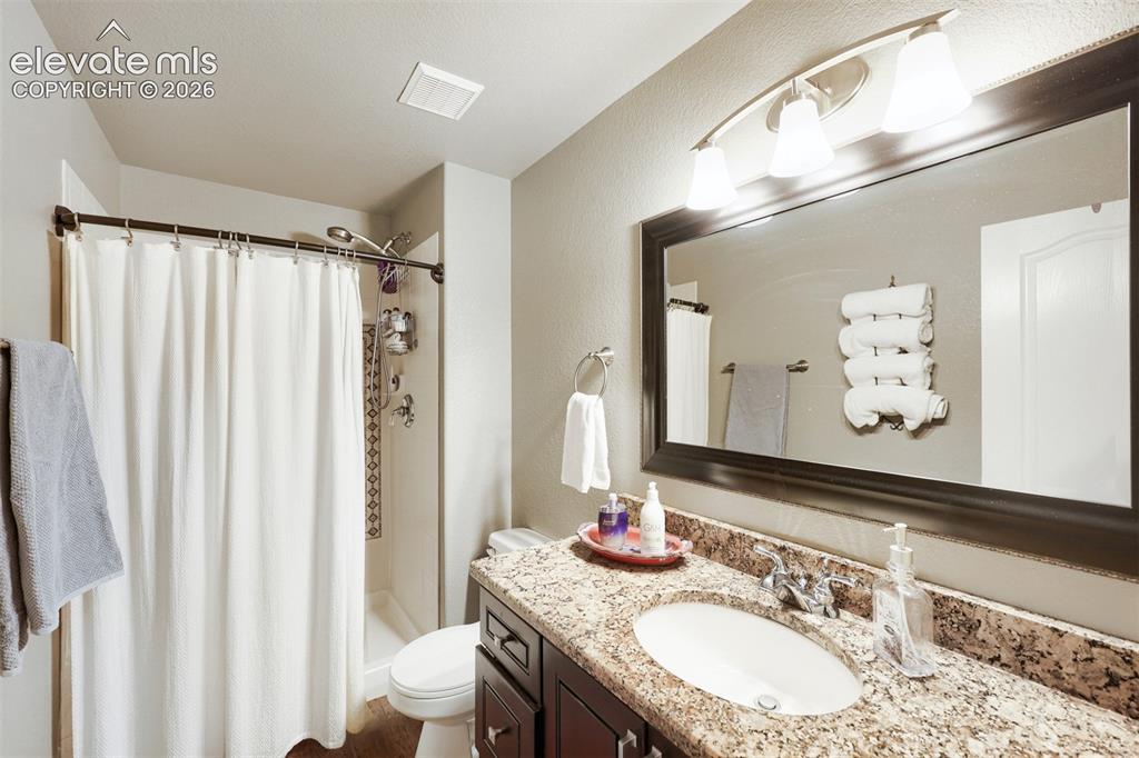 Image 36 of 47: Bathroom